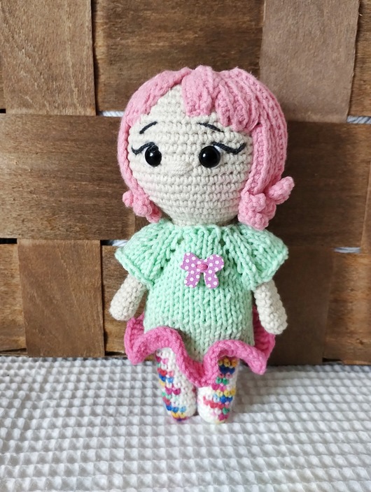 lalki Lalka z różowymi włosami