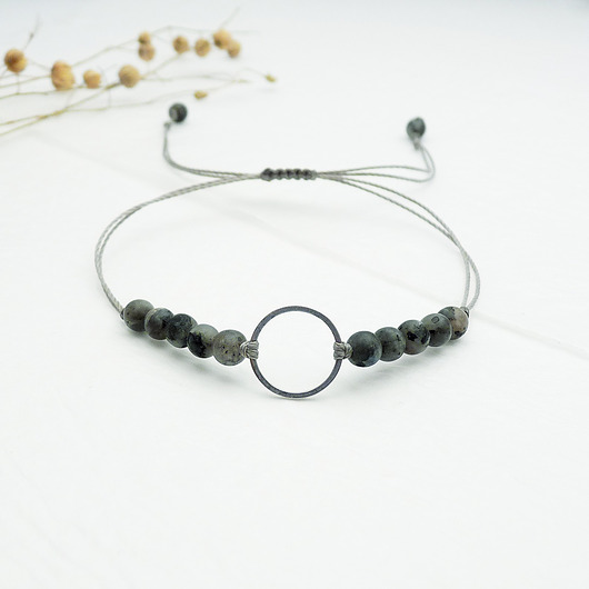 bransoletki z kamieni naturalnych Delikatna bransoletka ze stalowym kółkiem