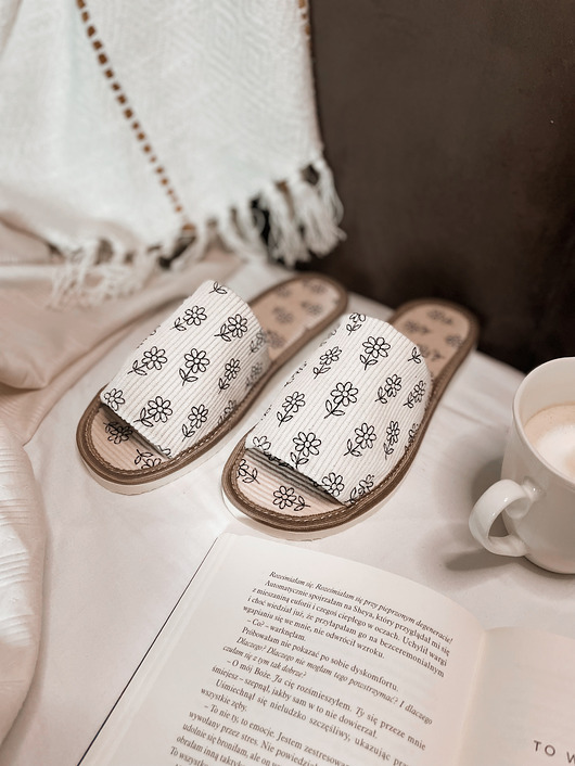 kapcie damskie Kapcie damskie sztruks z nadrukiem w kwiaty