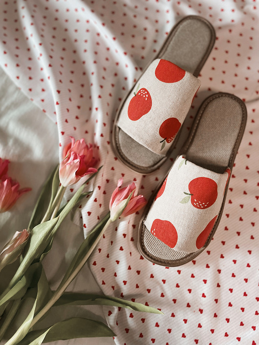 kapcie damskie Oryginalne kapcie dla kobiety w jabłka