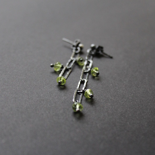 kolczyki z kamieniami Asymetryczne kolczyki limonka