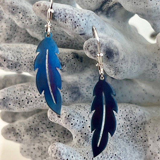 kolczyki srebrne Listek liść kolczyki srebrne pr. 925 z tytanem niebieskim z nutą filetową