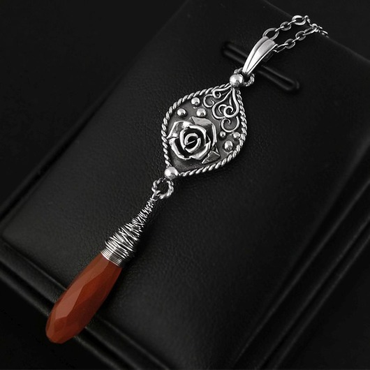 kolie Carnelian rose