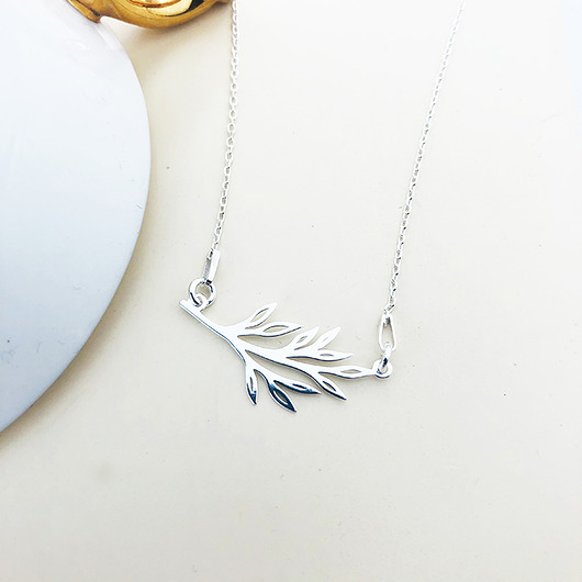 Naszyjnik z gałązką  srebrne listki Anemon Atelier