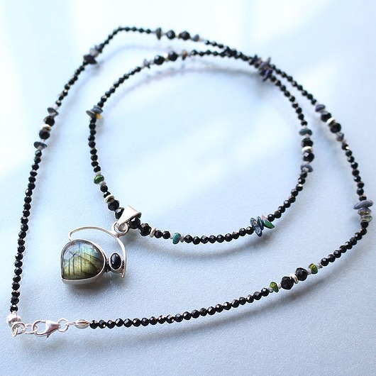 złote naszyjniki UNIKAT - labradoryt, spinel, surowy diament, czarny opal ognisty