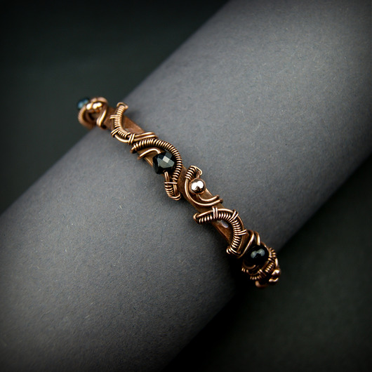 bransoletki wire wrapping Bransoleta mankietowa  z turmalinem i onyksem