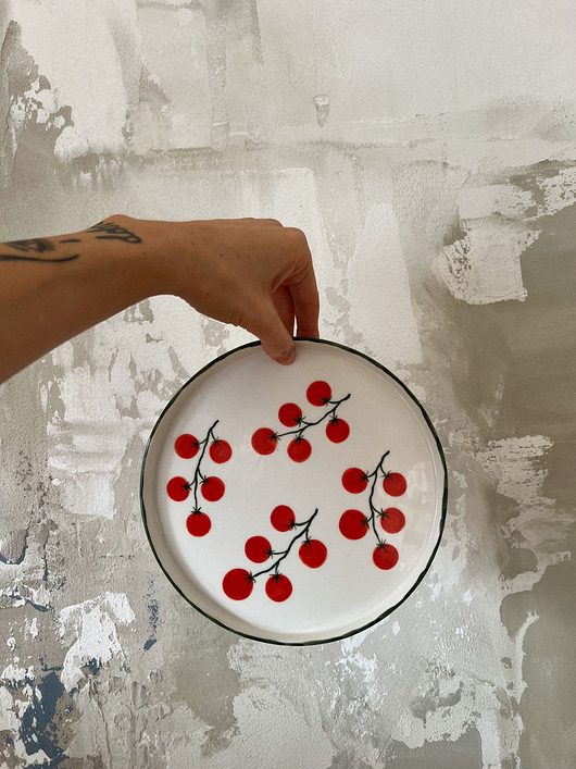 patery i talerze Talerz porcelanowy w pomidorki z zielonym rantem / 21 cm