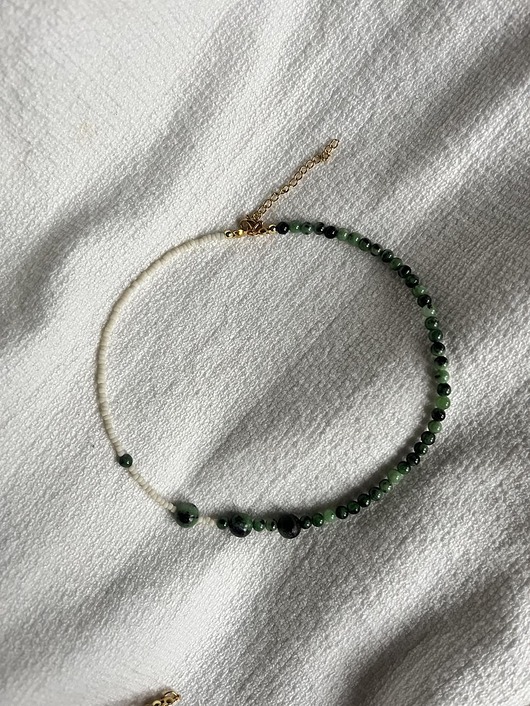 chokery Choker z kremowych koralików Toho i Zoisytu