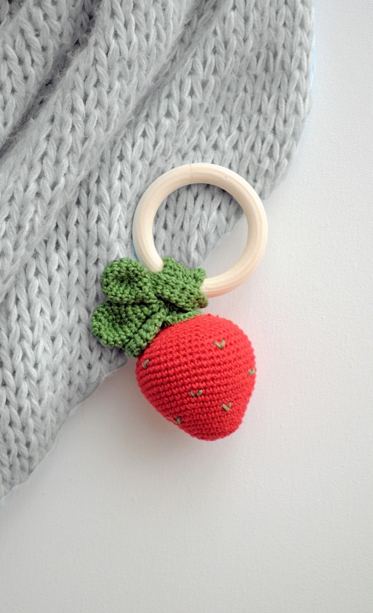 pokój dziecka - różne Grzechocząca truskawka