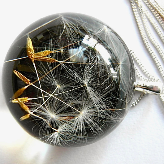 Naszyjnk z żywicy i nasion dmuchawca 3 cm Grol Jewellery