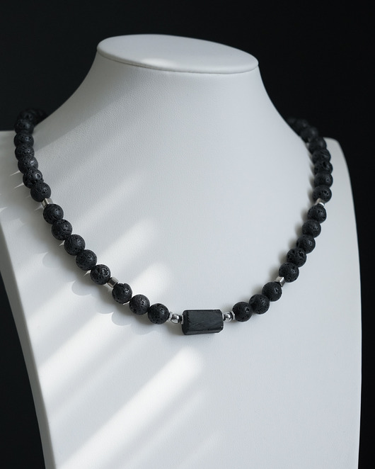 biżuteria męska Męski krótki naszyjnik z lawy z turmalinem