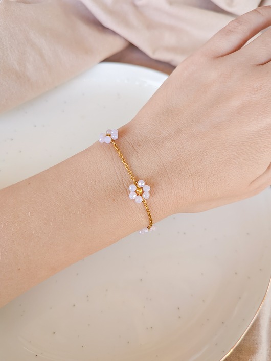 bransoletki na sznurku Dziewczęca bransoletka w stylu rustykalnym boho, delikatne kwiatuszki