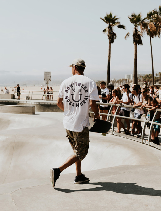 T-shirt White Smile Longer Length DONT NEED NO SAMURAI