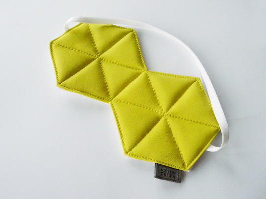 Szara opaska na oczy i podkubki  niebo design