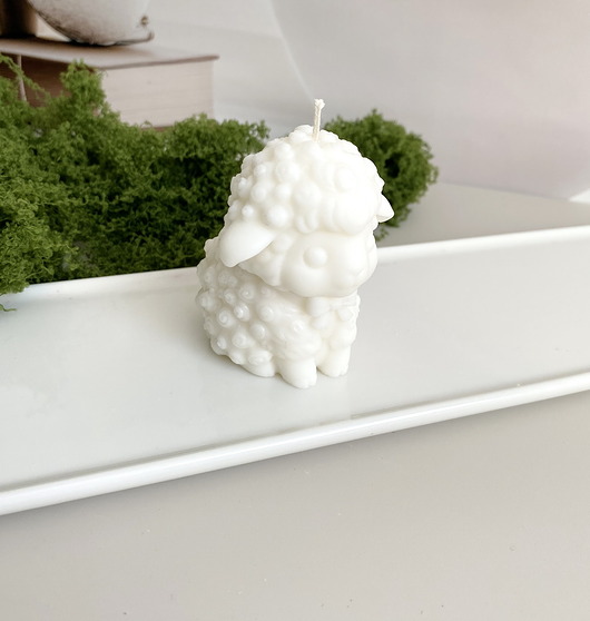 świeczniki i świece Świeca ekologiczna sojowa dekoracyjna owieczka kolor wosku naturalny