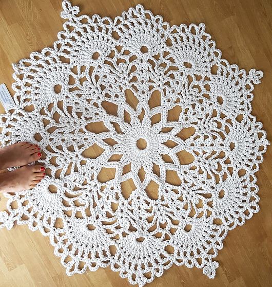 Dywan okrągły koronkowy beż - kolory Made of Weaves