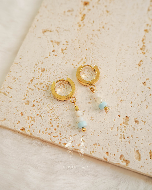 kolczyki pozłacane Kolczyki złote z zawieszkami z kamieni