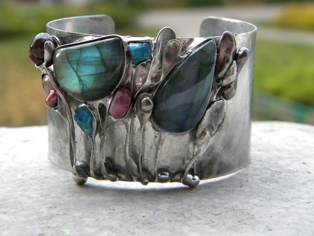 bransoletki z kamieni naturalnych Labradoryt - roślina   - BRANSOLETA MANKIET  CUFF