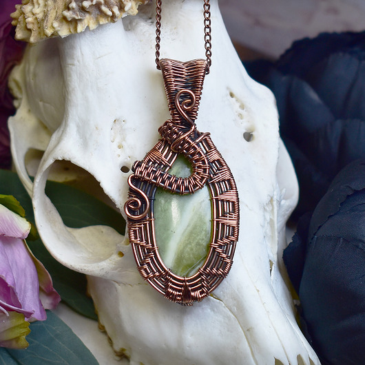 wisiory Miedziany wisiorek wire wrapping z larsonitem