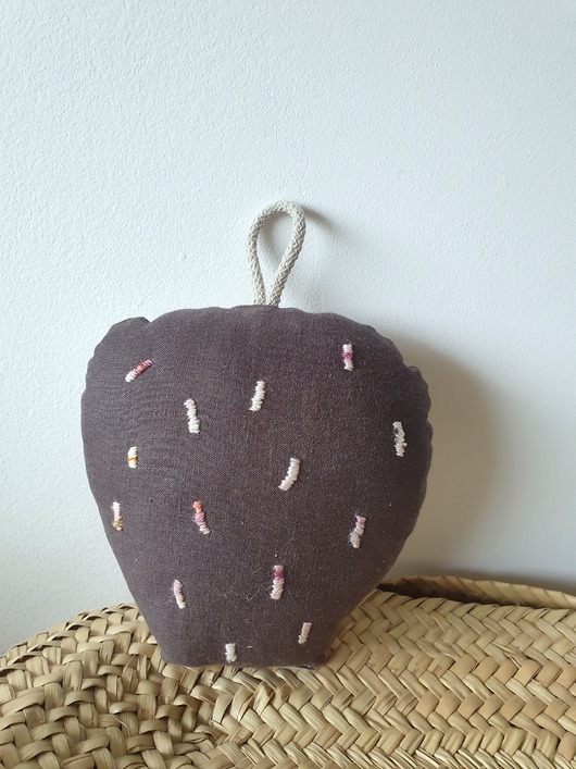 pokój dziecka - różne Truskawka z lnu dekoracja / szary