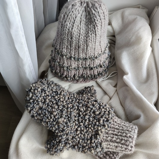 rękawiczki damskie Komplet czapka i rękawiczki z jednym palcem z wełny boucle SHEEPY