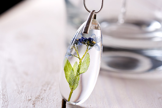 Naszyjnik z żywicy z niezapominajką  So Jewelry
