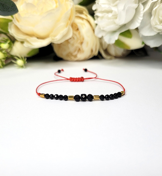 bransoletki z kamieni naturalnych Ochronna z Turmalinem na czerwonym sznureczku