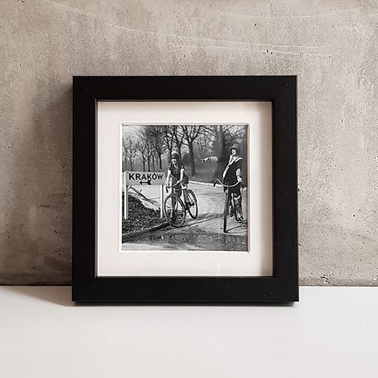 fotografia Obrazek w ramce - Dziewczyny na rowerach