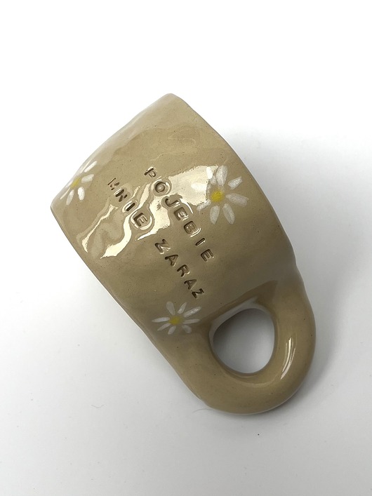 kubki Kubek z brzydkim napisem w kwiatki POJEBIE MNIE ZARAZ 150 ml