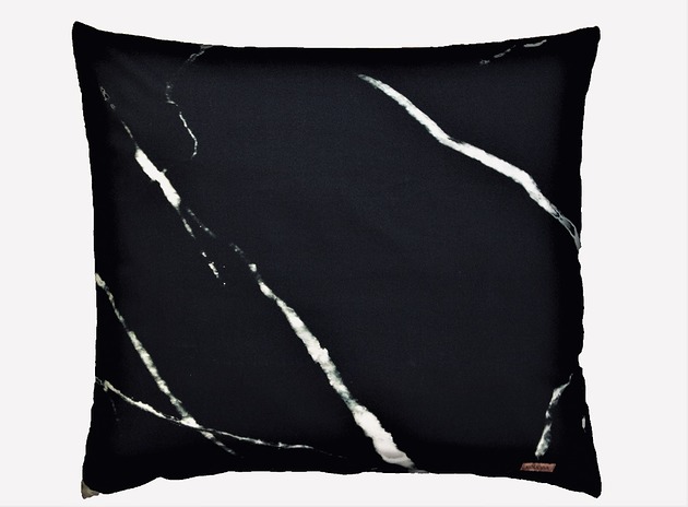 poduszki z grafiką Poszewka na poduszkę BLACK MARBLE