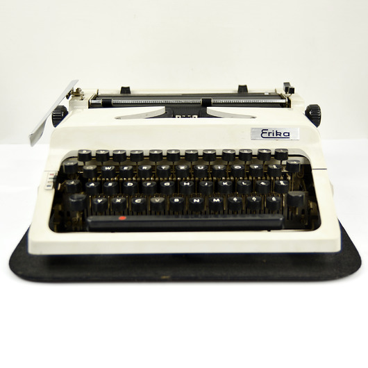dodatki - różne Walizkowa maszyna do pisania model 50 Erika Niemcy 1976 r.