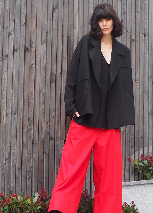 spodnie materiałowe damskie Spodnie FORMY I KOLORY  czerwień