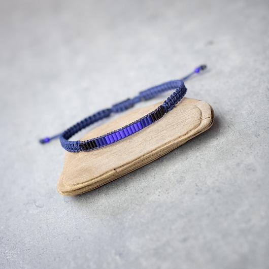 biżuteria męska Bransoletka męska makramowa z koralikami - granatowa