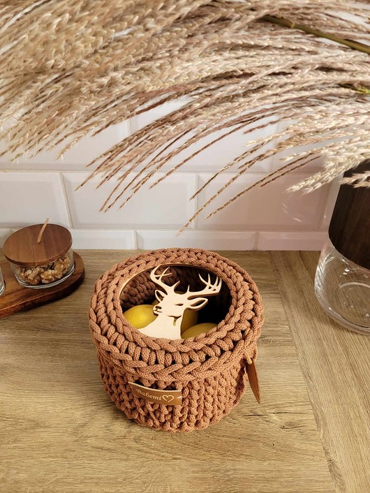 dekoracje świąteczne Kosz prezentowy świąteczny z motywem głowy jelenia " Deer gift Basket"