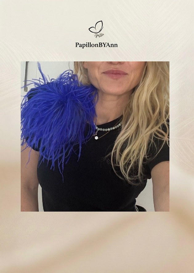 spinki i klamry do włosów Broszka ze strusich piór chabrowa XL