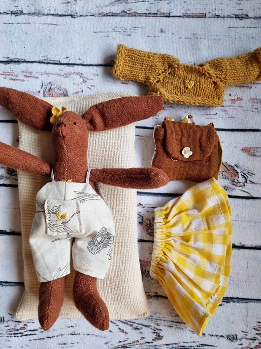 misie i maskotki Mała przytulanka z plecakiem.