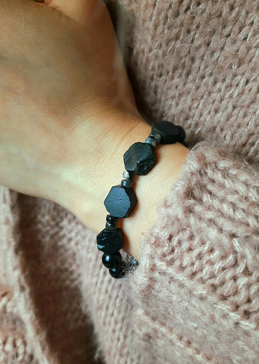 bransoletki z kamieni naturalnych Bransoleta Kobieca Czerń i Szarość TURMALIN Amulet