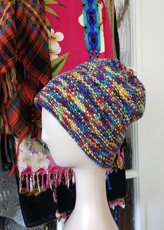 czapki damskie 6928 Wielobarwna Czapka Beanie - Ręcznie Robiona