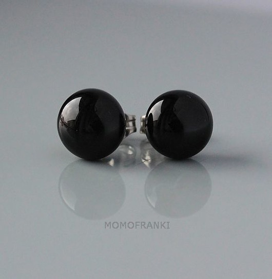 simple black momofranki