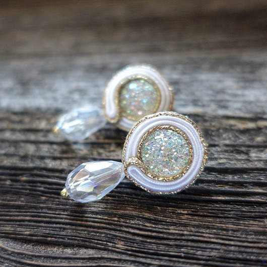 Biżuteria ślubna Biało złote kolczyki soutache