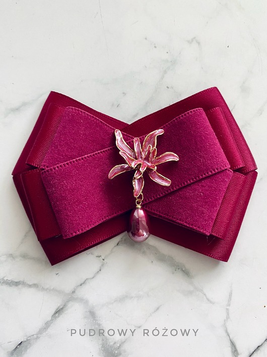 broszki Zamszowa  Brosza z Kwiatem i  perłą w kolorze bakłażana Nowość