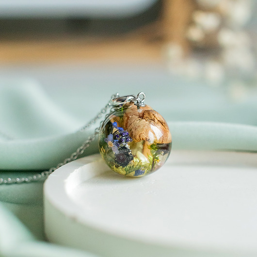 wisiory Naszyjnik z leśną kompozycją