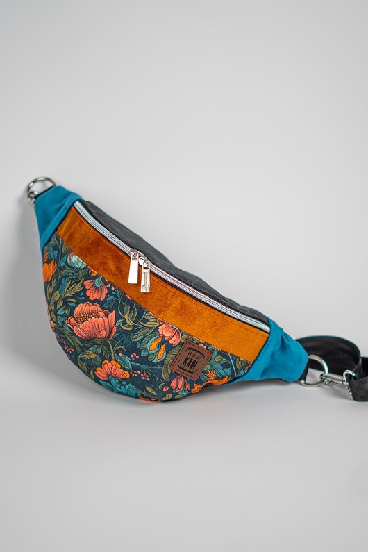 saszetka nerka Nerka damska zielona w kolorowe kwiaty WIOSENNE PRZEBUDZENIE