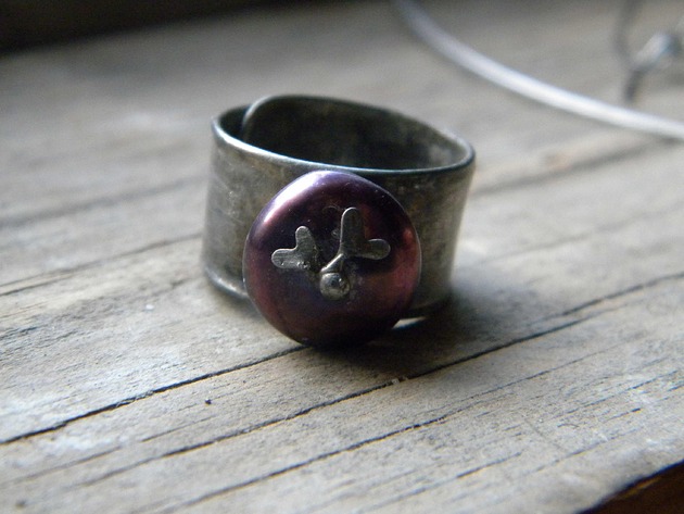 pierścionki - różne Fioletowa perła w porostach    - pierścionek