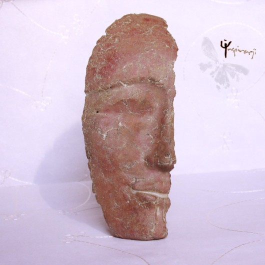 Fragment z czerwonej gliny w inspiracji