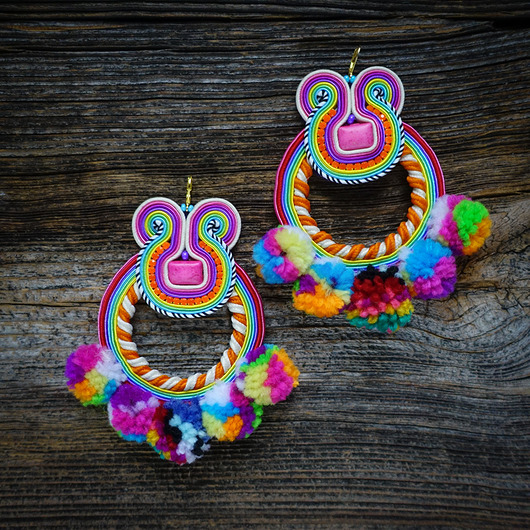 kolczyki soutache Nubi- duże i kolorowe kolczyki soutache z pomponami