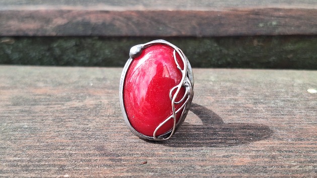 pierścionki - różne Piekielna czerwień - pierścionek regulowany