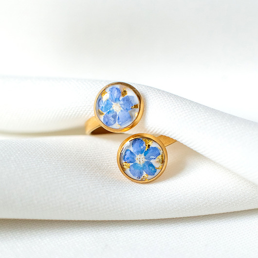 pierścionek z żywicy Pierścionek z niezapominajkami