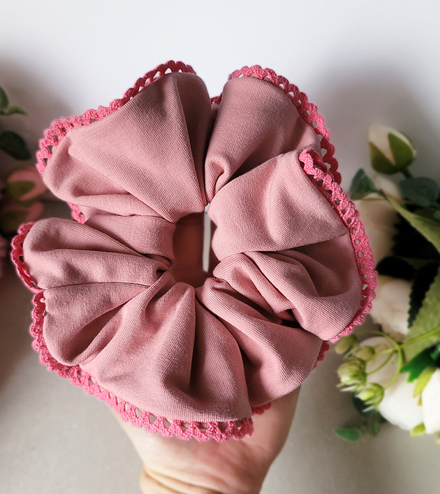 gumki do włosów Gumka Maxi Scrunchie Seria z koronką- Puder