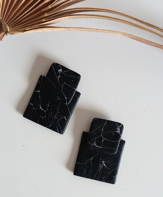 kolczyki kwadratowe Black Marble Hellaclay